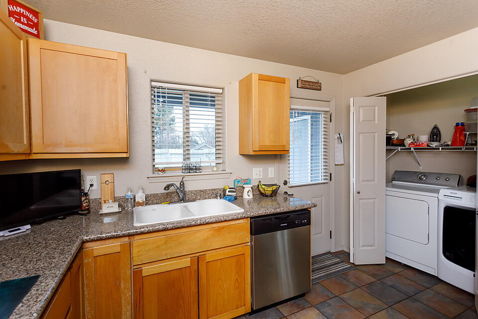 450 Midway Road, Unit 23 Medford, OR 97501 - Photo 8 of 28 Midway-18 copy