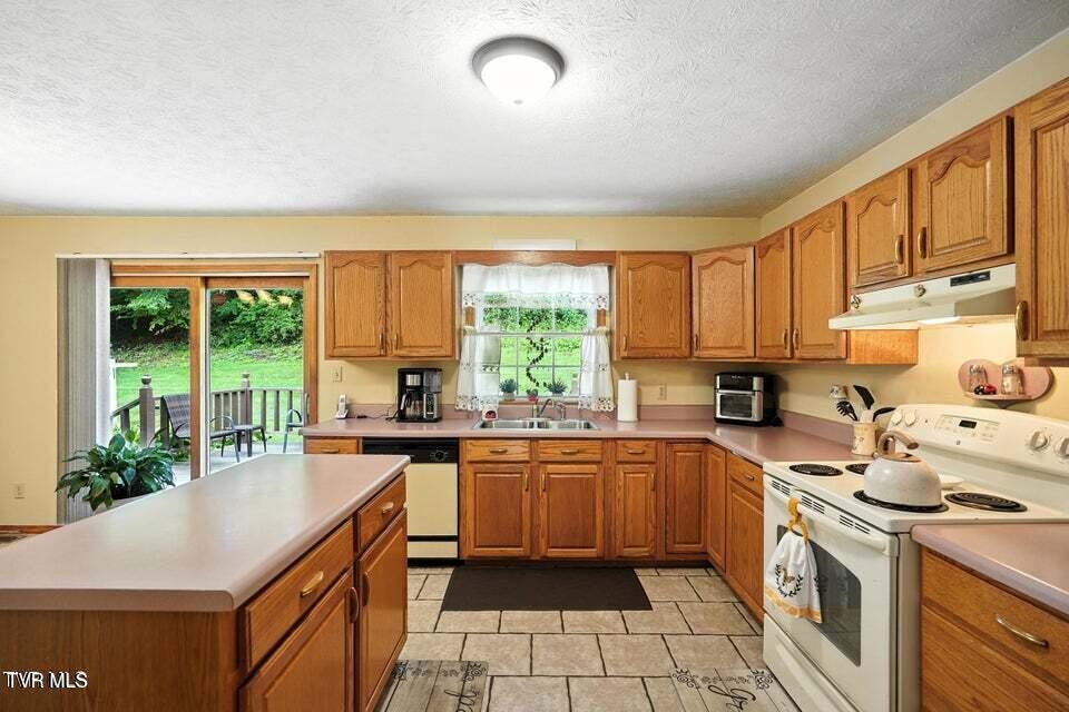 1037 Swift Hollow Road Mountain City, TN 37683 - Photo 15 of 47 kitchen island