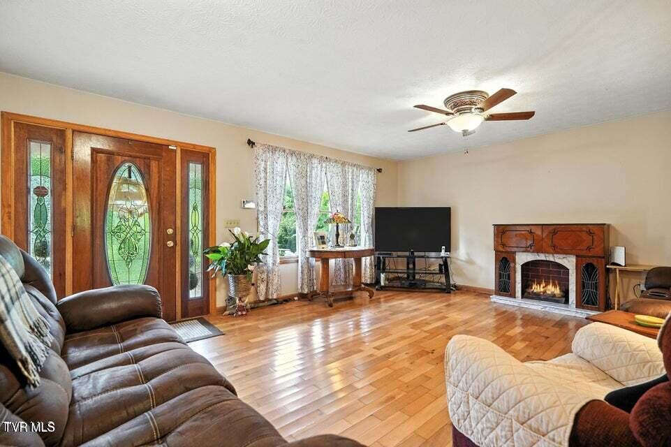 1037 Swift Hollow Road Mountain City, TN 37683 - Photo 21 of 47 living room 3