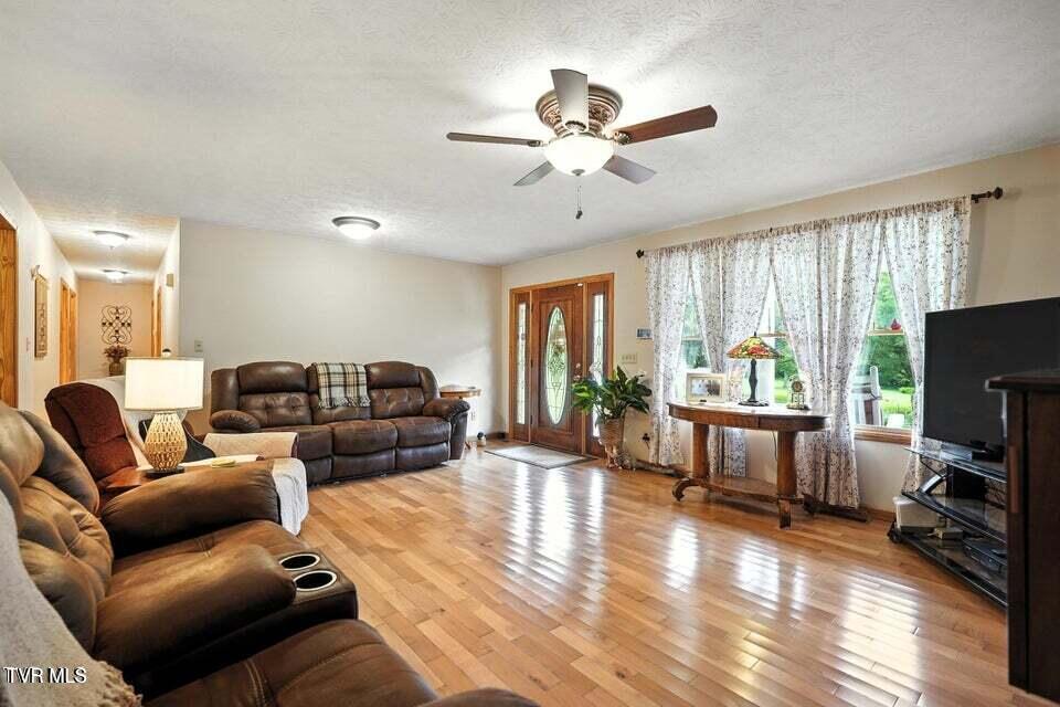 1037 Swift Hollow Road Mountain City, TN 37683 - Photo 22 of 47 living room 2