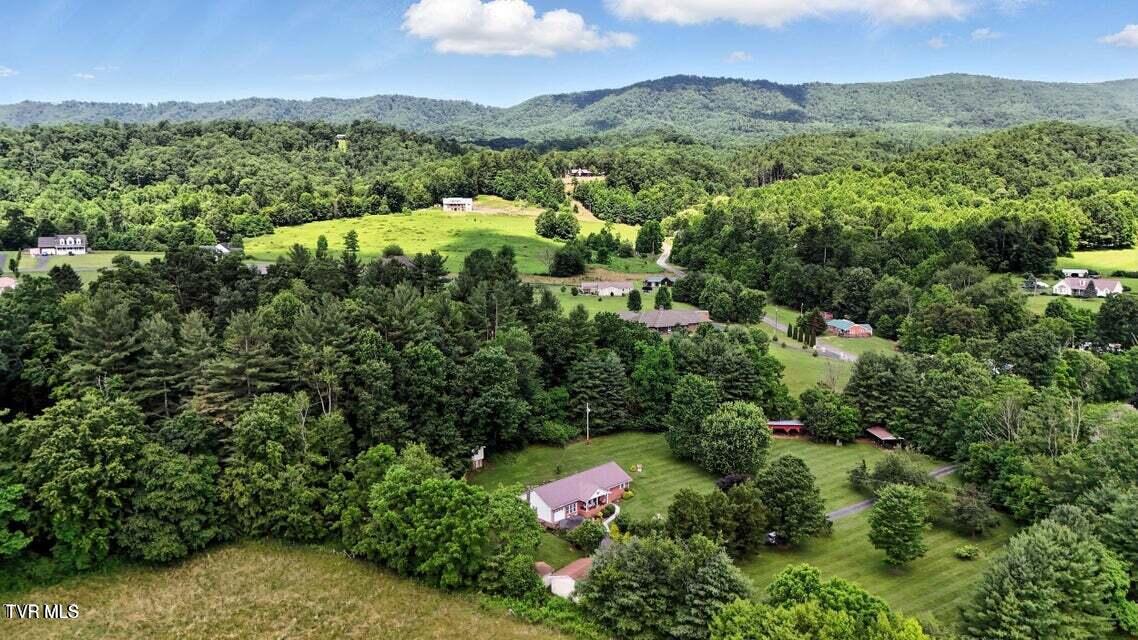 1037 Swift Hollow Road Mountain City, TN 37683 - Photo 38 of 47 mountain oasis