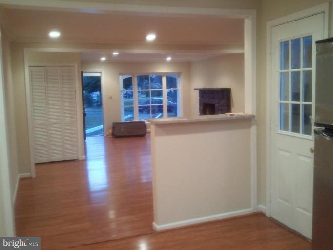 6013 Frontier Drive Springfield, VA 22150 - Photo 9 of 12 Living Room