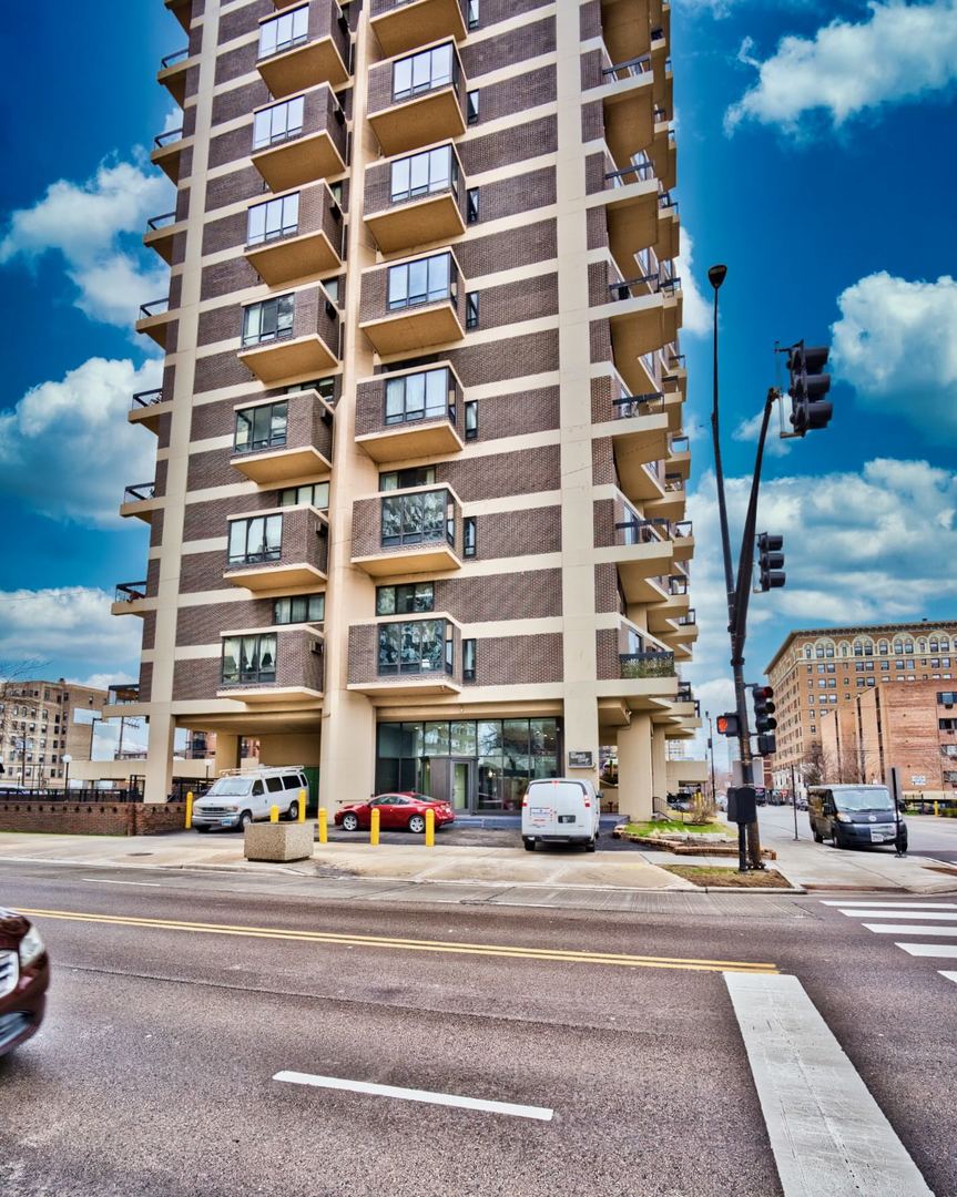 6166 North Sheridan Road, Unit 26A Chicago, IL 60660 - Photo 2 of 27 front view of a building with a street