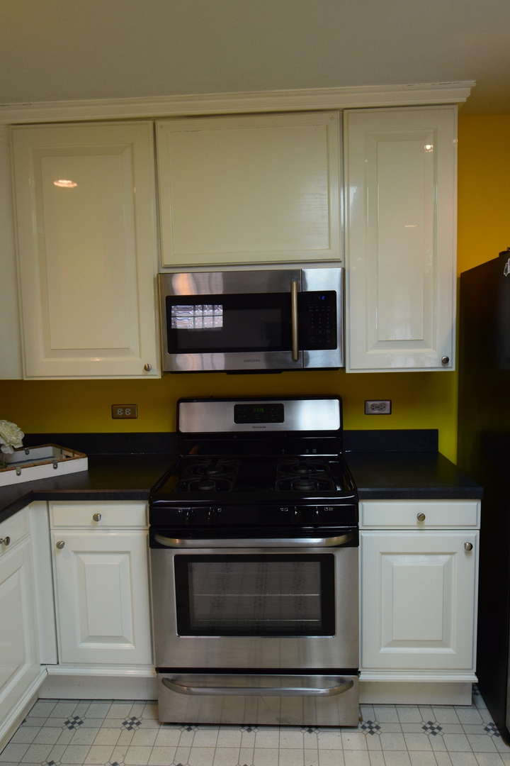 719 Spring Street Roselle, IL 60172 - Photo 12 of 28 Gallery Image 12