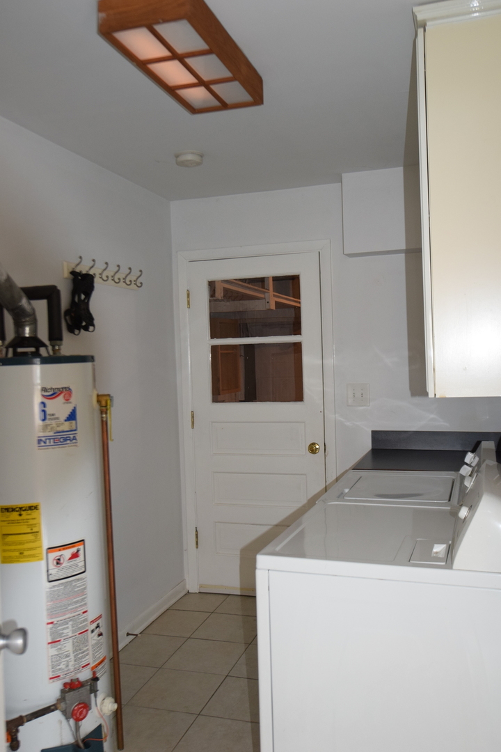 719 Spring Street Roselle, IL 60172 - Photo 18 of 28 Gallery Image 18