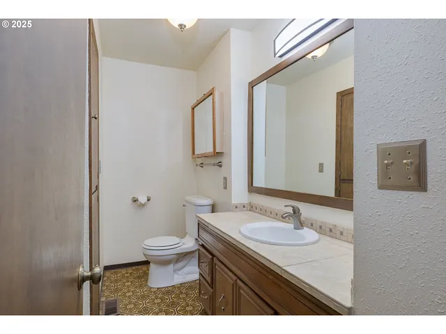 $465,000 | 11644 Northeast San Rafael Street, Portland, OR 97220