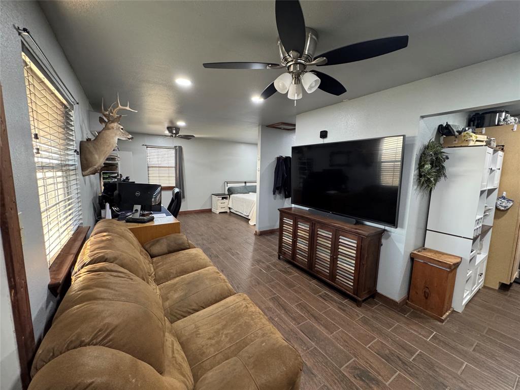 386 County Road 604 Hamilton, TX 76531 - Photo 4 of 20 a living room with furniture and a flat screen tv