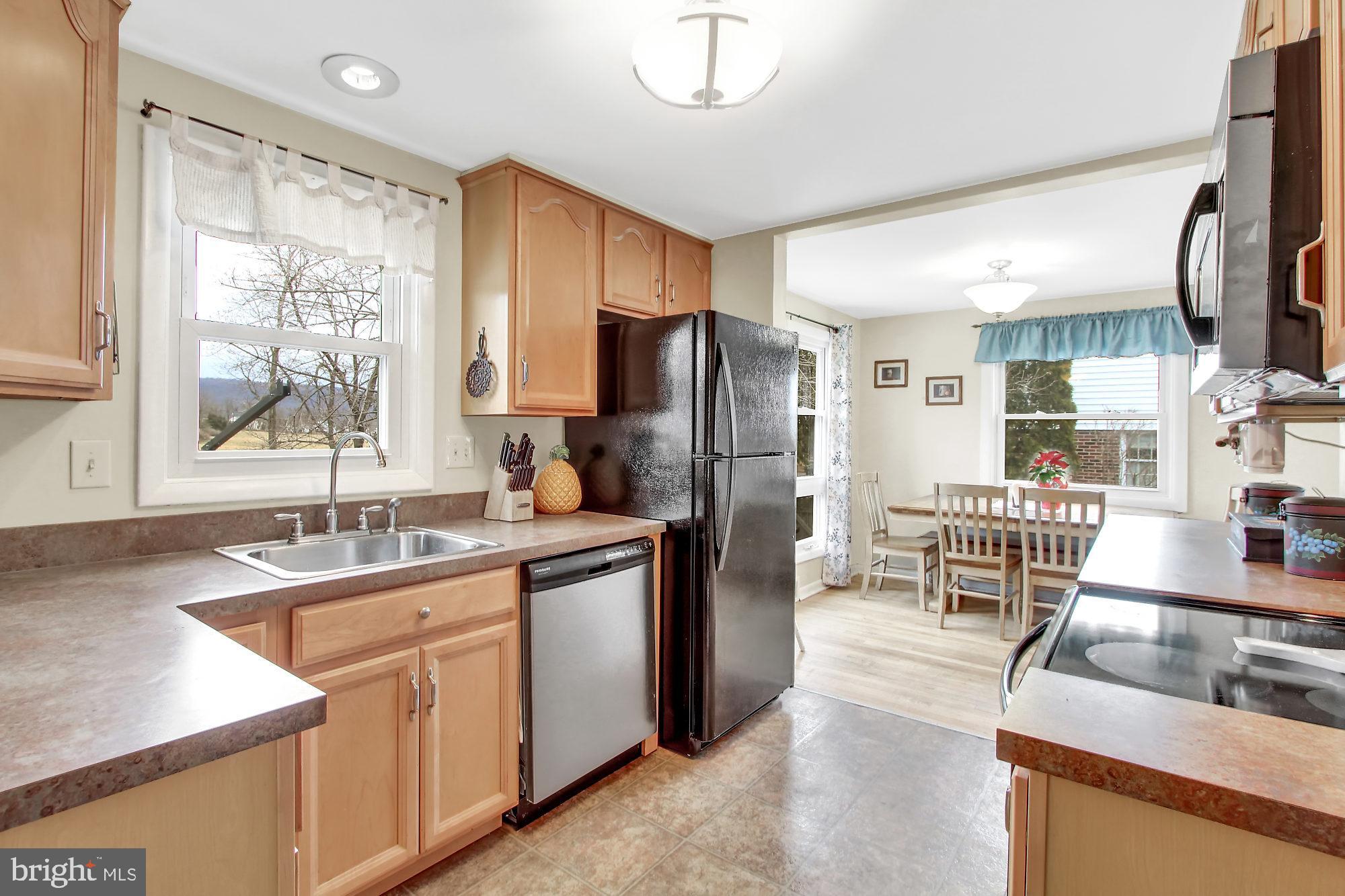 28 Sharon Road Enola, PA 17025 - Photo 11 of 27 Kitchen