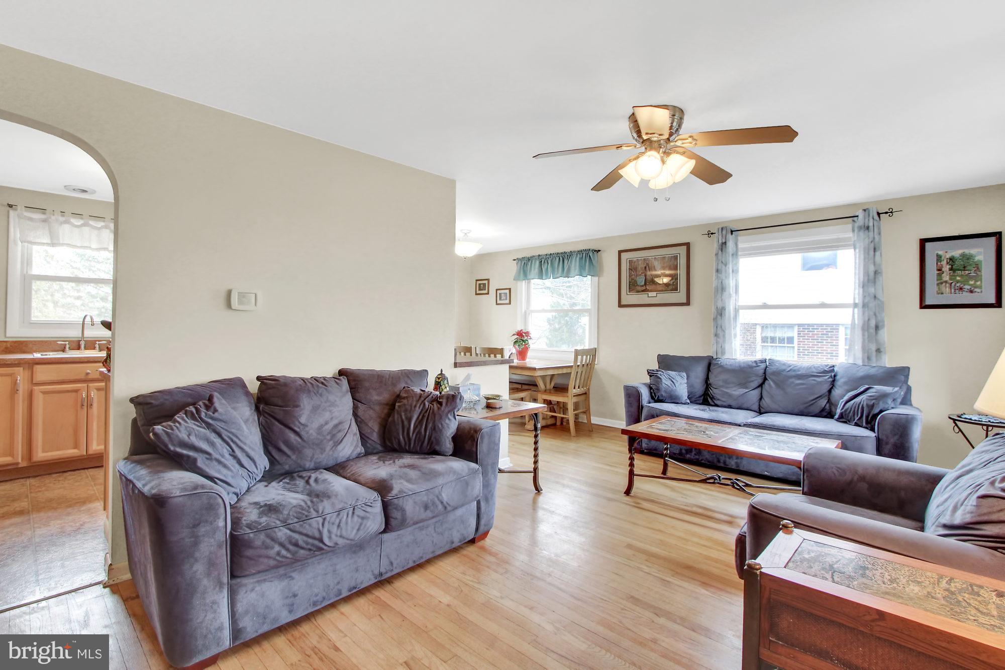 28 Sharon Road Enola, PA 17025 - Photo 4 of 27 Living Room