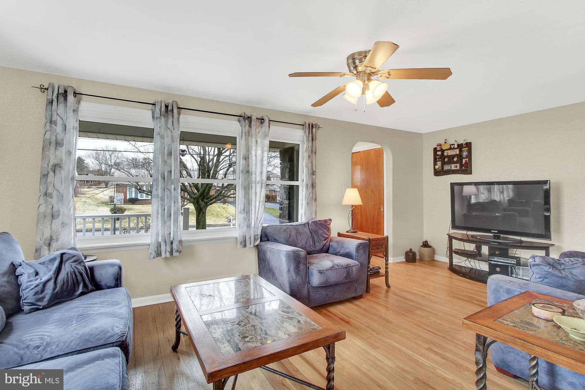 28 Sharon Road Enola, PA 17025 - Photo 6 of 27 Living Room