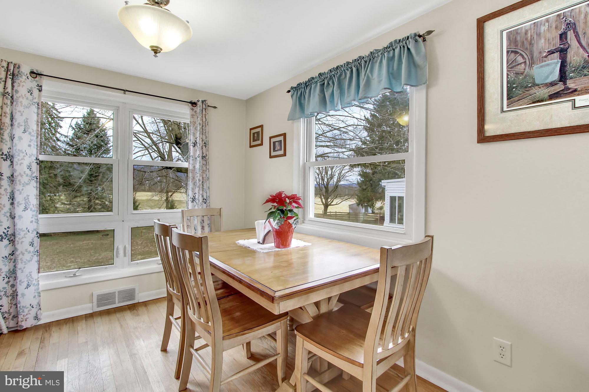 28 Sharon Road Enola, PA 17025 - Photo 8 of 27 Dining Room