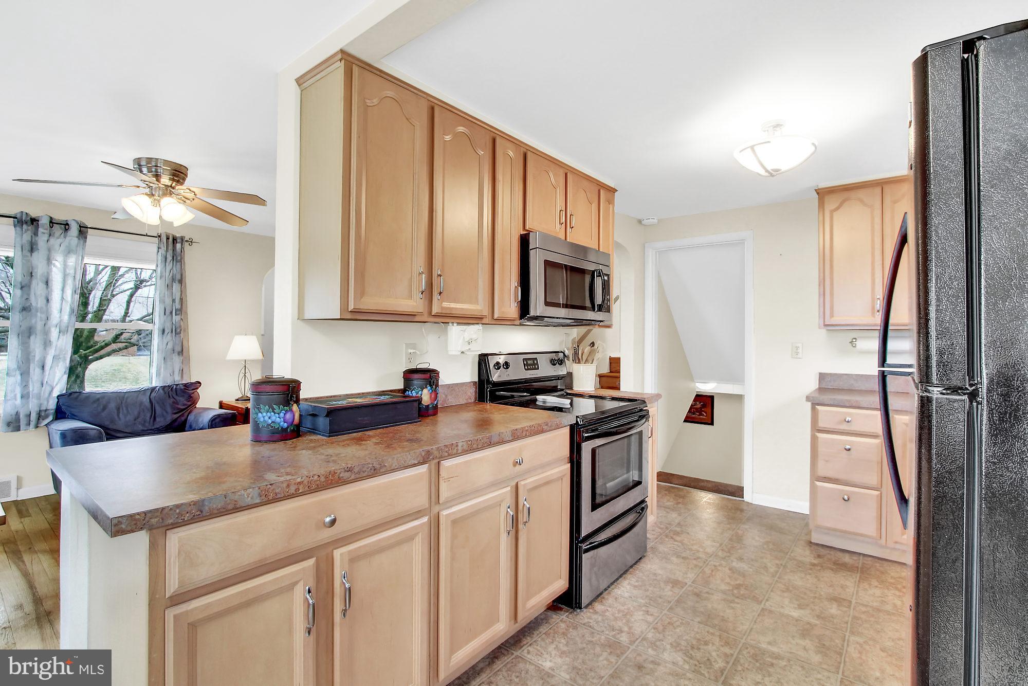 28 Sharon Road Enola, PA 17025 - Photo 9 of 27 Kitchen
