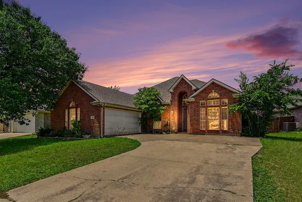 $370,000 | 2005 Merritt Way, Arlington, TX 76018