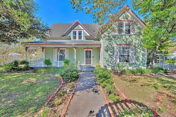 $269,900 | 515 Hackberry Street, Clifton, TX 76634
