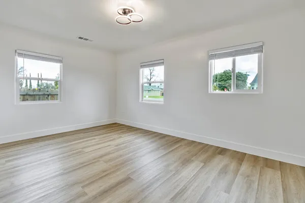 $314,900 | 257 North F Street, Tulare, CA 93274