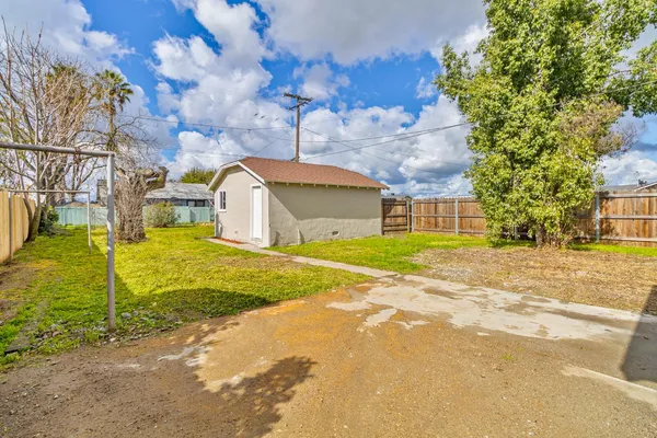 $314,900 | 257 North F Street, Tulare, CA 93274