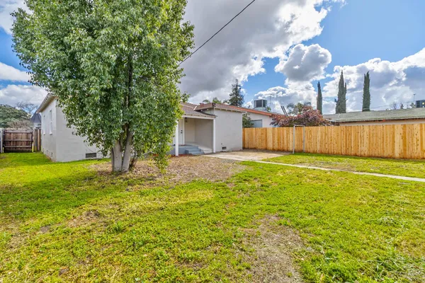 $314,900 | 257 North F Street, Tulare, CA 93274