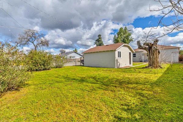$314,900 | 257 North F Street, Tulare, CA 93274