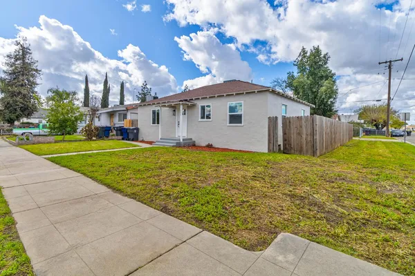 $314,900 | 257 North F Street, Tulare, CA 93274