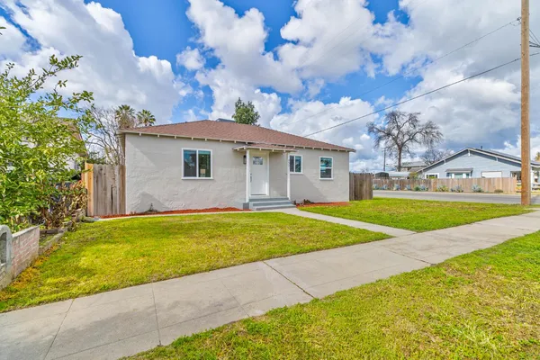 $314,900 | 257 North F Street, Tulare, CA 93274