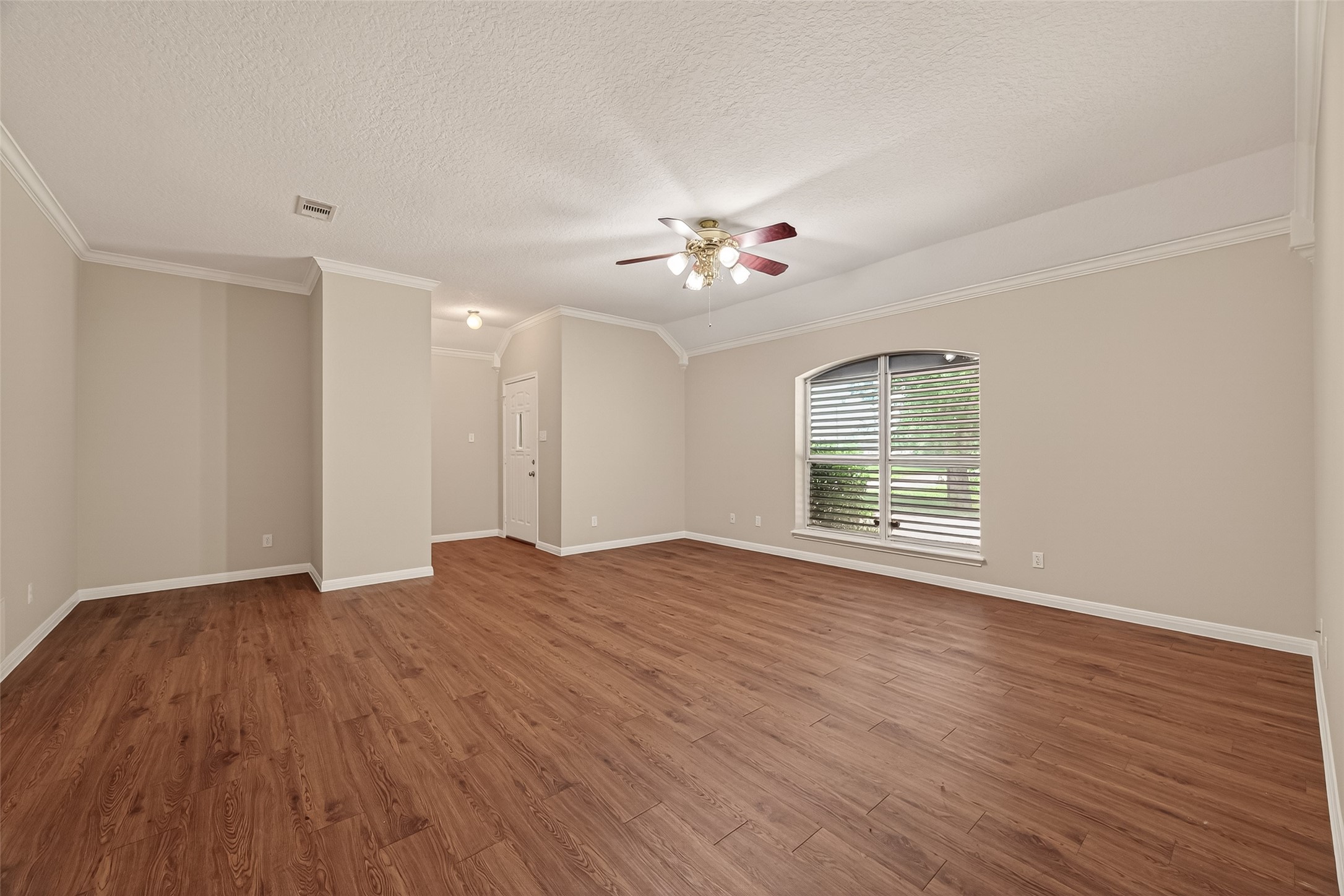 1012 Lilley Road Alvin, TX 77511 - Photo 4 of 29 Living Room