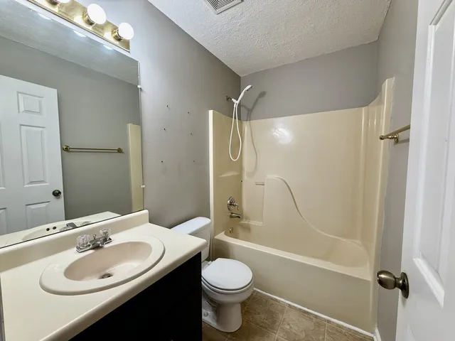 $1,475 | 221 Short Street, Clarksville, TN 37042