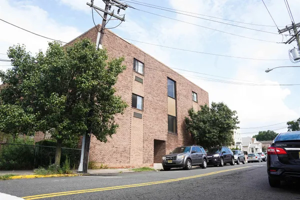 $2,100 | 3900 Liberty Avenue, Unit 1A, North Bergen, NJ 07047