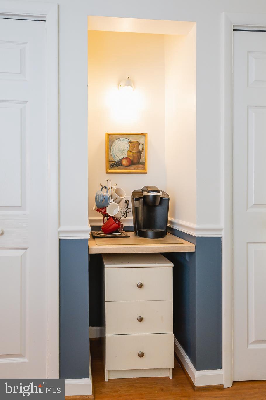 3911 Longmoor Circle Phoenix, MD 21131 - Photo 19 of 64 Coffee Bar w/ light