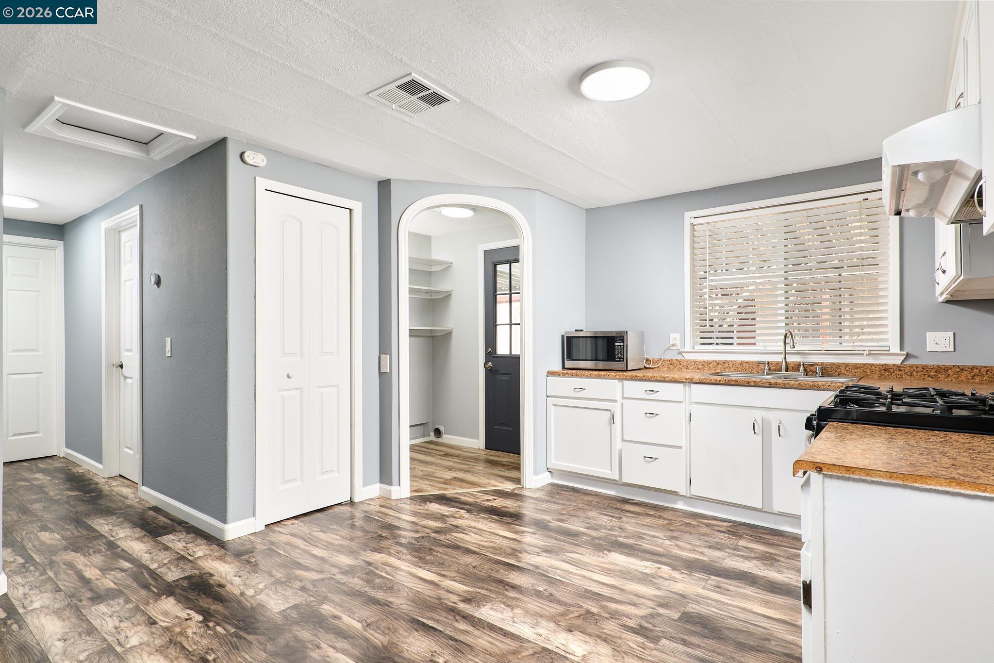 16711 Marsh Creek Road, Unit 112 Clayton, CA 94517 - Photo 12 of 27 a kitchen with granite countertop a stove a sink and a refrigerator