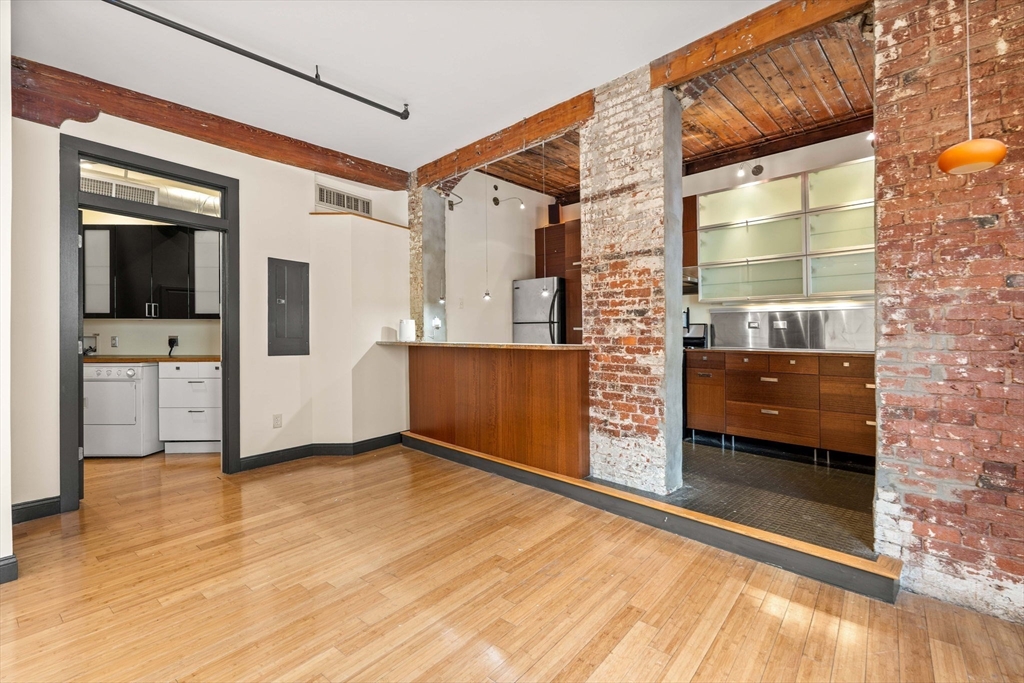 27 Fayette Street, Unit 302 Beverly, MA 01915 - Photo 8 of 24