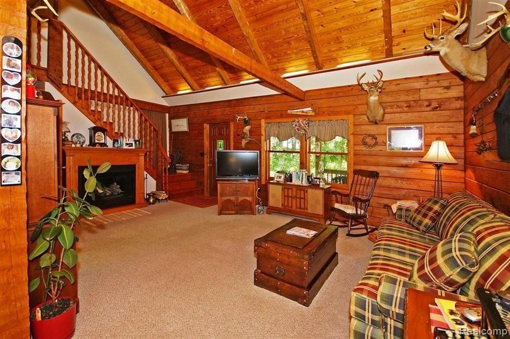 6122 Pingree Road Howell, MI 48843 - Photo 9 of 23 Great room