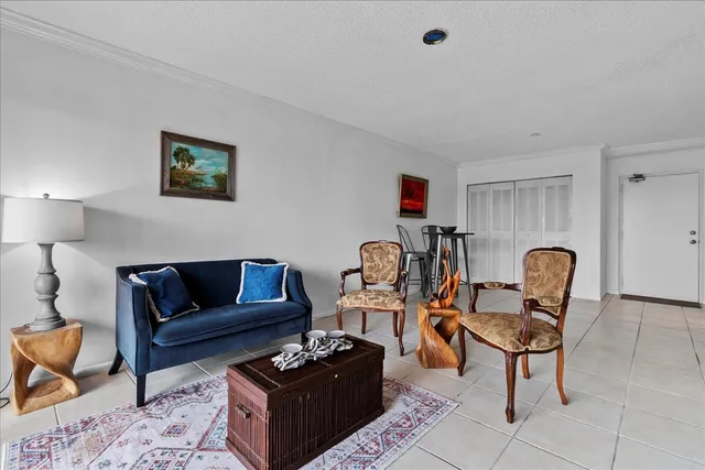 $140,000 | 505 Spencer Drive, Unit 208, West Palm Beach, FL 33409