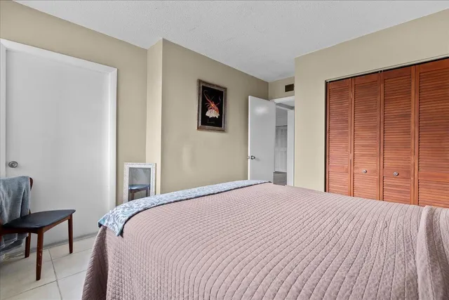 $140,000 | 505 Spencer Drive, Unit 208, West Palm Beach, FL 33409