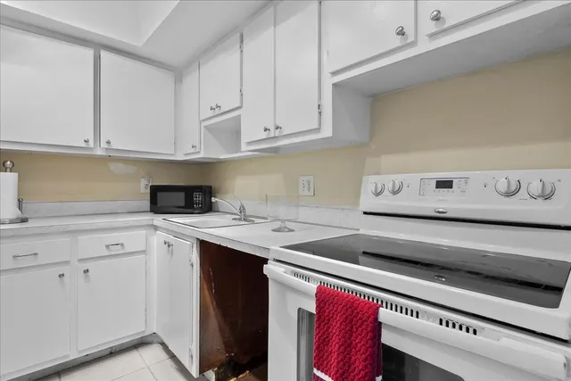 $140,000 | 505 Spencer Drive, Unit 208, West Palm Beach, FL 33409