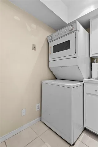 $140,000 | 505 Spencer Drive, Unit 208, West Palm Beach, FL 33409