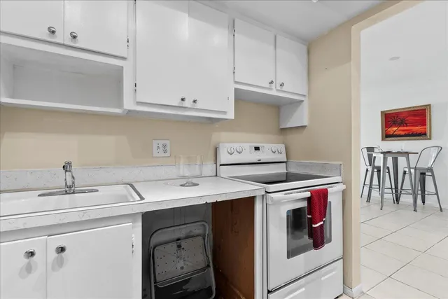 $140,000 | 505 Spencer Drive, Unit 208, West Palm Beach, FL 33409