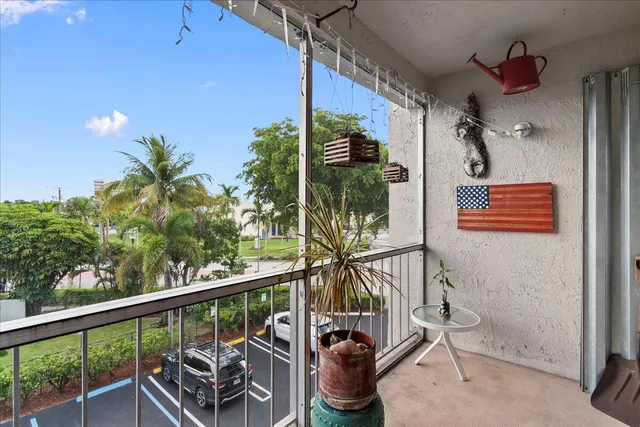 $140,000 | 505 Spencer Drive, Unit 208, West Palm Beach, FL 33409