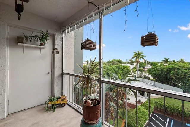 $140,000 | 505 Spencer Drive, Unit 208, West Palm Beach, FL 33409