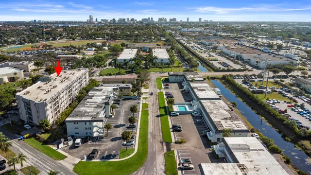 $140,000 | 505 Spencer Drive, Unit 208, West Palm Beach, FL 33409