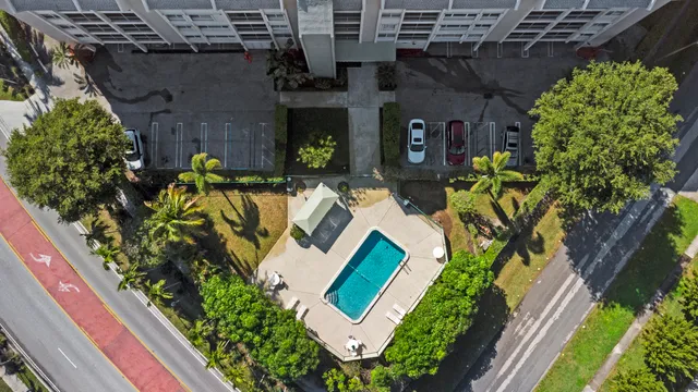 $140,000 | 505 Spencer Drive, Unit 208, West Palm Beach, FL 33409