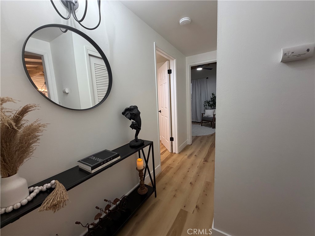 3252 Vía Altamira Fallbrook, CA 92028 - Photo 22 of 48 Hallway with Large Closet