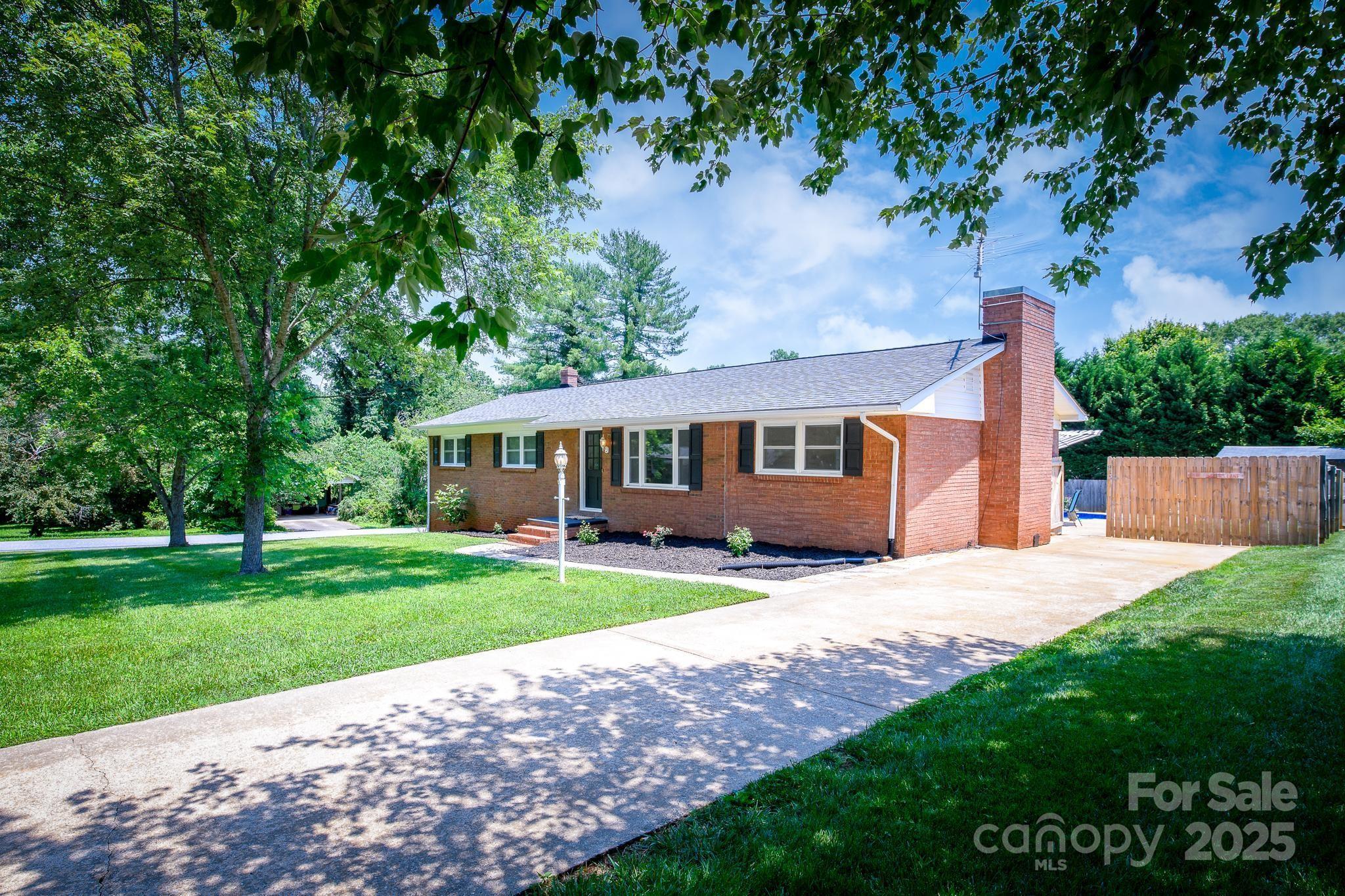 306 2nd Ave Place Northeast Conover, NC 28613 - Photo 2 of 30
