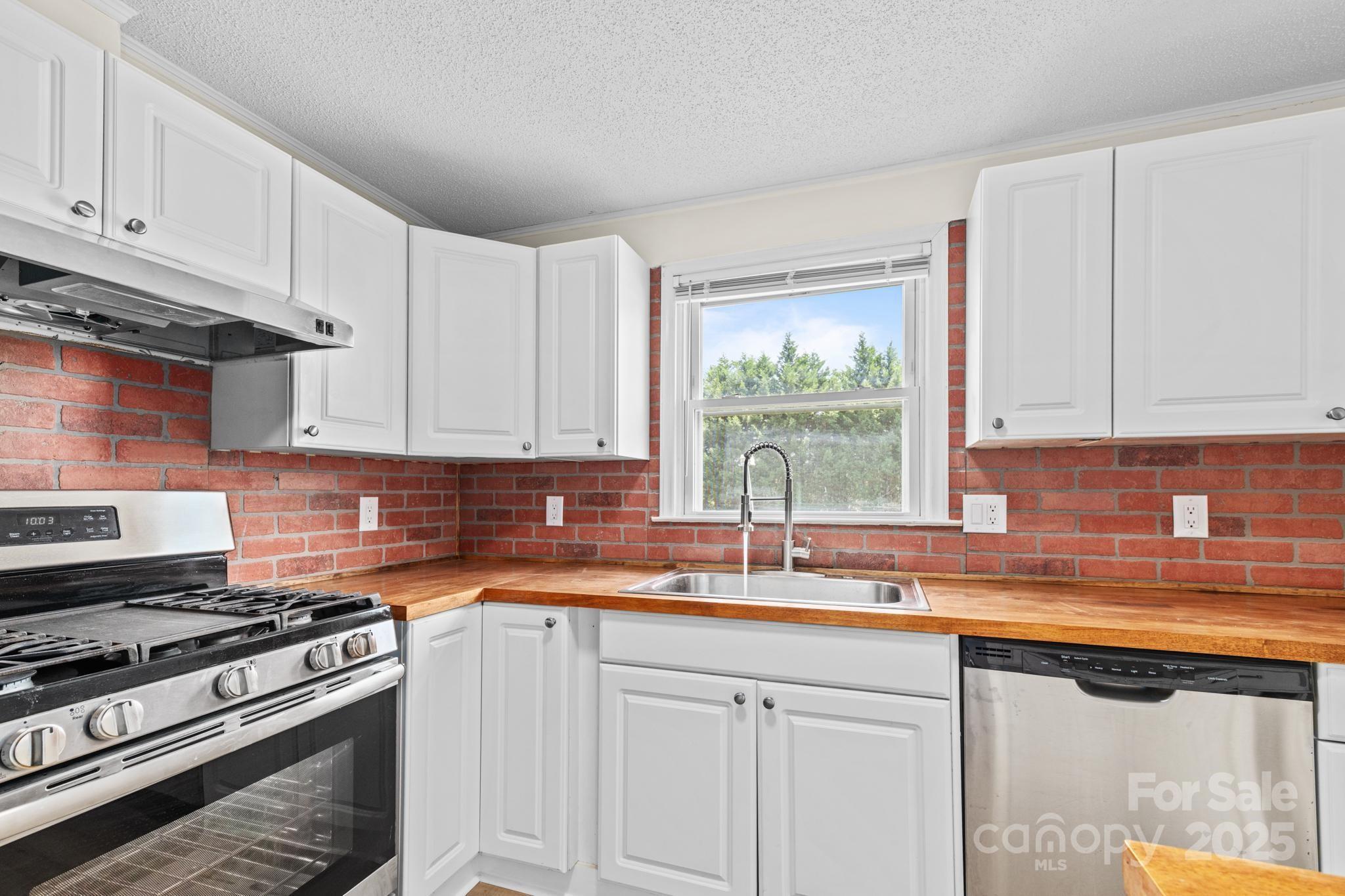 306 2nd Ave Place Northeast Conover, NC 28613 - Photo 8 of 30