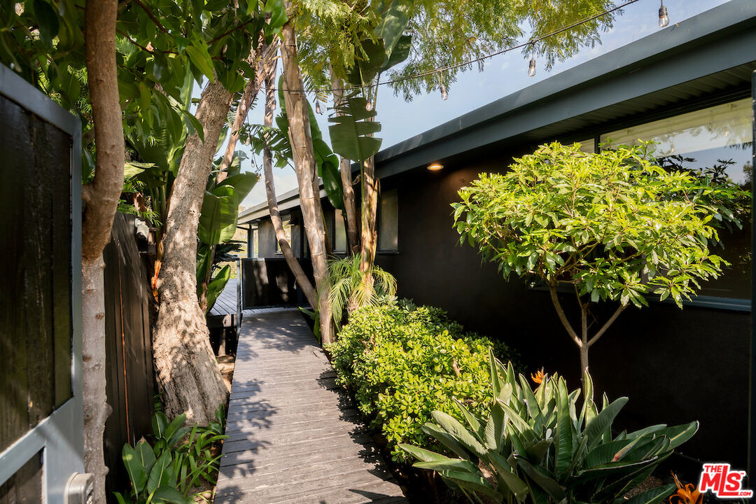 295 Mabery Road Santa Monica, CA 90402 - Photo 3 of 37