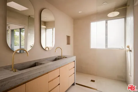 $4,995,000 | 295 Mabery Road, Santa Monica, CA 90402