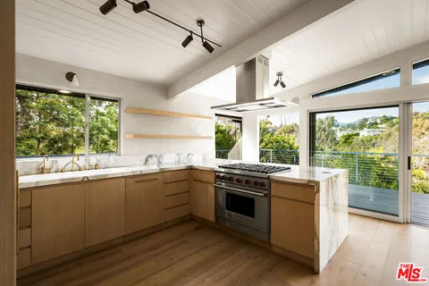 $4,995,000 | 295 Mabery Road, Santa Monica, CA 90402