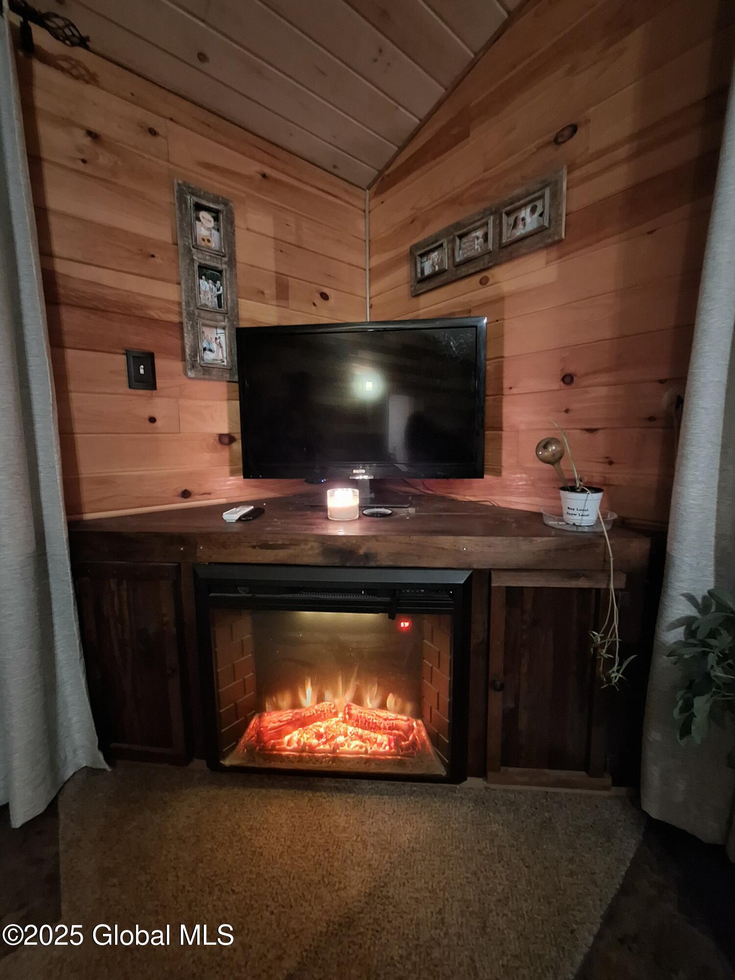 117 Hartman Road Hudson Falls, NY 12839 - Photo 9 of 49 Built in fireplaces