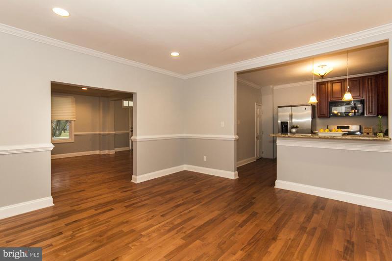 223 Mallow Hill Road Baltimore, MD 21229 - Photo 15 of 30 Dining Room