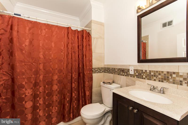 223 Mallow Hill Road Baltimore, MD 21229 - Photo 23 of 30 Bath