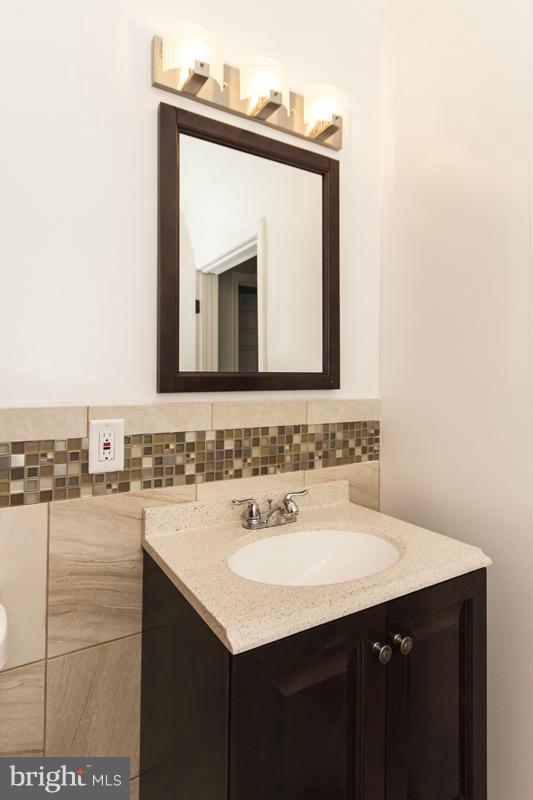 223 Mallow Hill Road Baltimore, MD 21229 - Photo 24 of 30 Bath